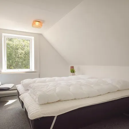 Five-bedroom In 펜션